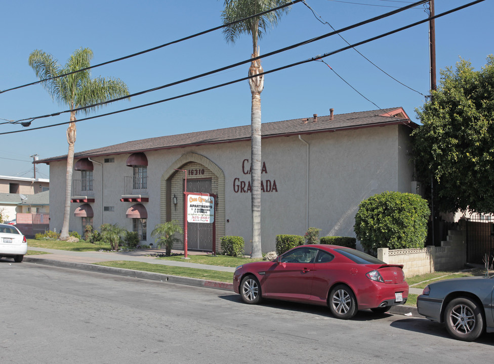 Casa Granada Apartments in Bellflower, CA - Building Photo