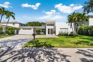 475 Woodcrest Rd in Key Biscayne, FL - Building Photo