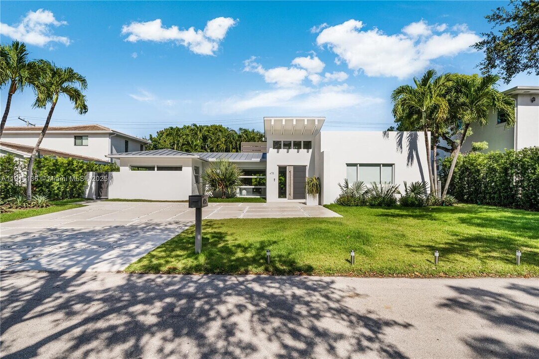 475 Woodcrest Rd in Key Biscayne, FL - Building Photo