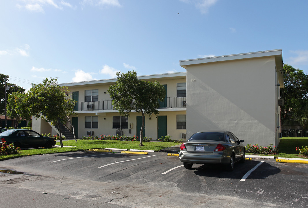 Boardwalk West Apartments in Pompano Beach, FL - Building Photo