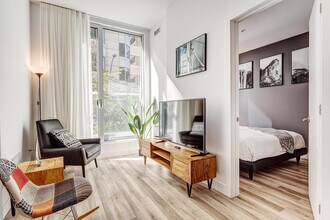 2061 Rue Stanley in Montréal, QC - Building Photo - Building Photo