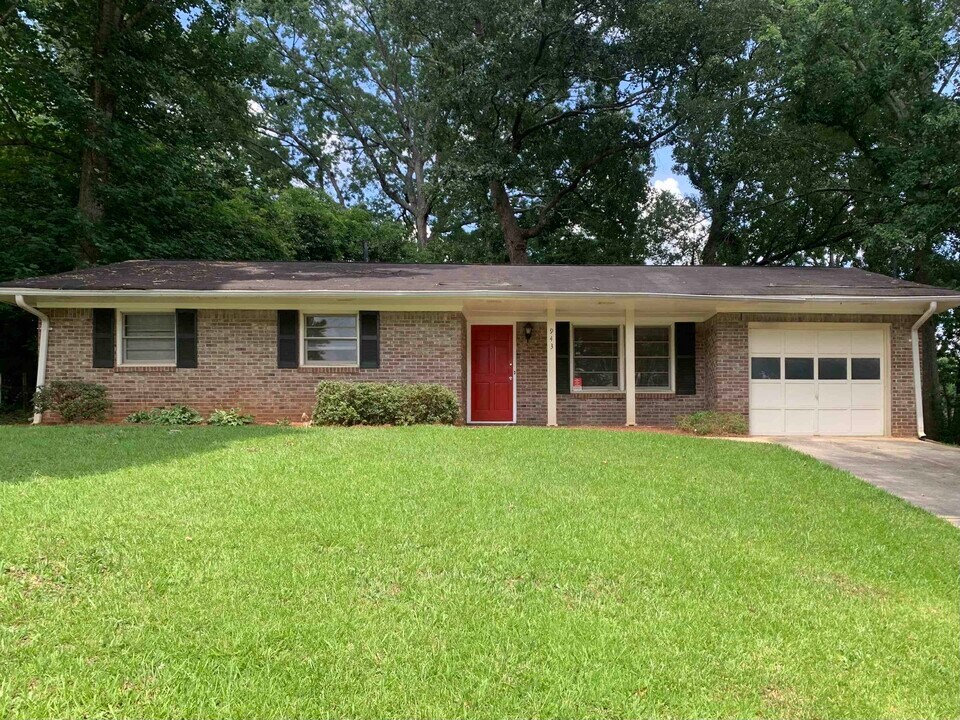 943 Parkstone Dr in Stone Mountain, GA - Building Photo