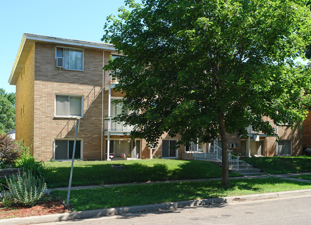 1475 Wynne Ave in St. Paul, MN - Building Photo