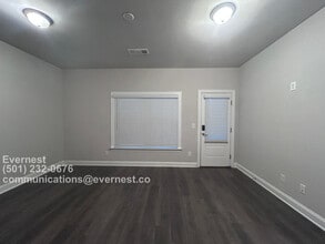 1363 Harris Way S in Brookhaven, GA - Building Photo - Building Photo