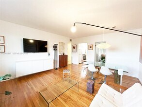 1255 Marseille Dr in Miami, FL - Building Photo - Building Photo