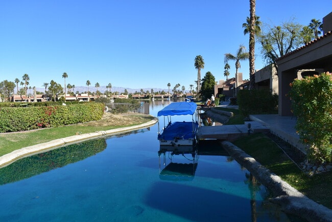 83 Lakeshore Dr in Rancho Mirage, CA - Foto de edificio - Building Photo