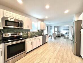 20 Jennifers Path in Westhampton Beach, NY - Building Photo - Building Photo