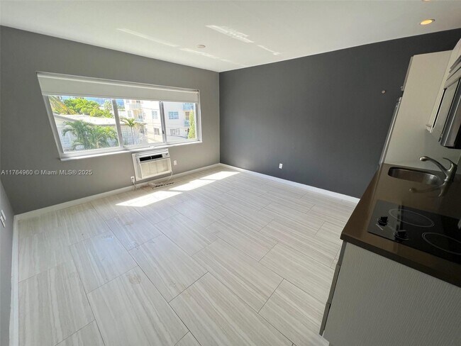 641 Española Wy in Miami Beach, FL - Building Photo - Building Photo