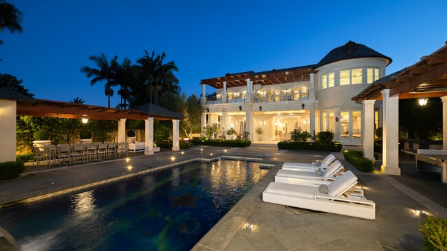 property at 718 N Rodeo Dr