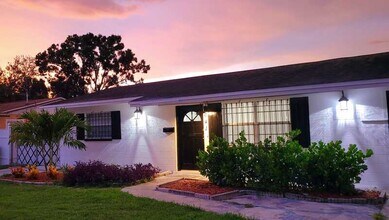 641 72nd Ave N in St. Petersburg, FL - Building Photo - Building Photo