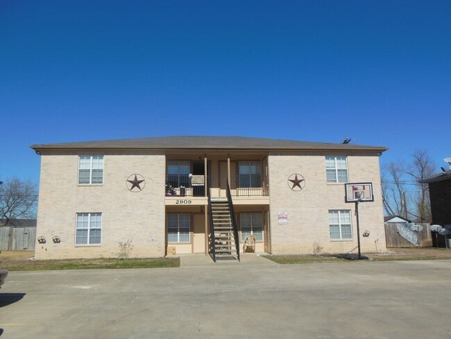 2909 Cantabrian Dr