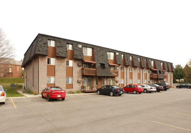 Riverview Apartments in Milford, MI - Foto de edificio - Building Photo