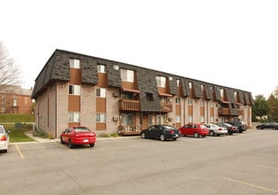 Riverview Apartments in Milford, MI - Building Photo - Building Photo