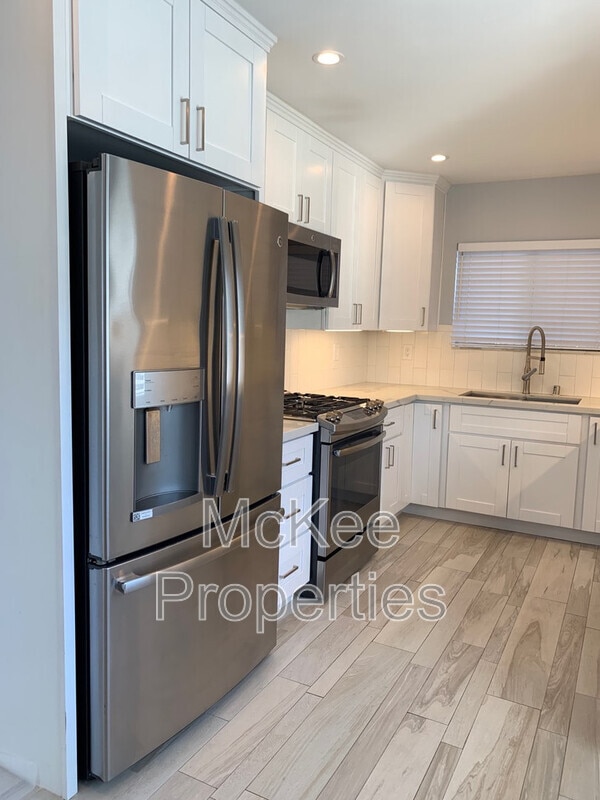 719 5th St in Coronado, CA - Building Photo - Building Photo