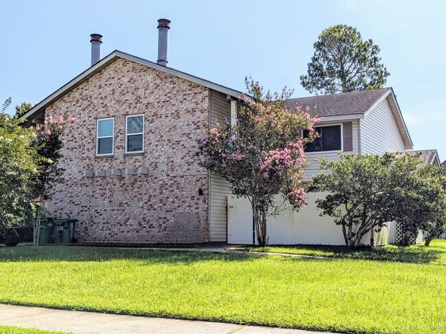 property at 850 Asheville Dr