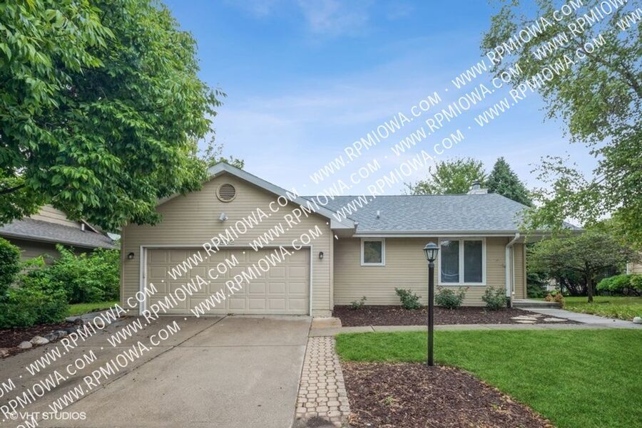 2512 NW 14th St in Ankeny, IA - Foto de edificio