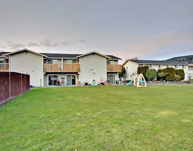 Sumner Condominiums in Sumner, WA - Foto de edificio - Building Photo