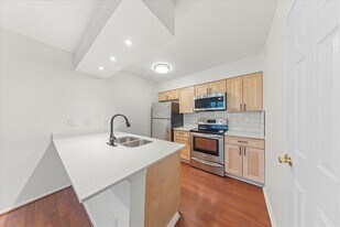 6910 Hart Ln in Austin, TX - Building Photo