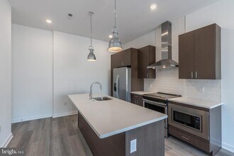 710 N 16th St, Unit 204 in Philadelphia, PA - Building Photo - Building Photo