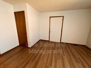 7210 Kings Manor Ct in Oklahoma City, OK - Building Photo - Building Photo