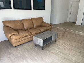 Room in House on Southwest Dr in Austin, TX - Building Photo - Building Photo