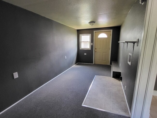 property at 608 W Calhoun St