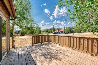 305 N Chipmunk Cir in Silverthorne, CO - Building Photo - Building Photo