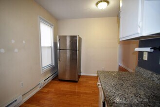 74 Mozart St, Unit 2 in Boston, MA - Foto de edificio - Building Photo