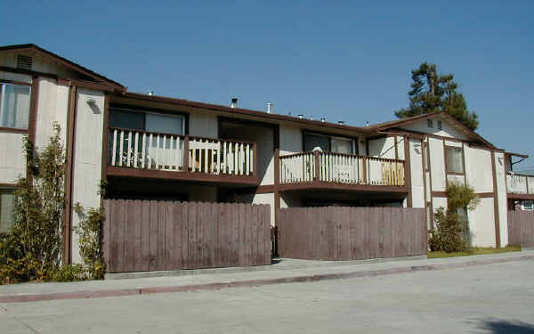 22049 Hathaway Ave in Hayward, CA - Foto de edificio - Building Photo