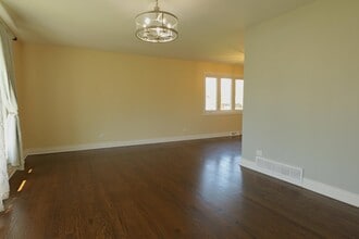 10109 S Kilbourn Ave in Oak Lawn, IL - Building Photo - Building Photo