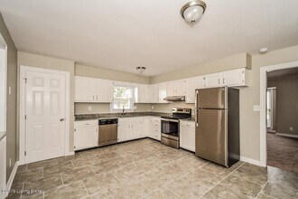 8623 Wooded Glen Rd in Louisville, KY - Building Photo - Building Photo