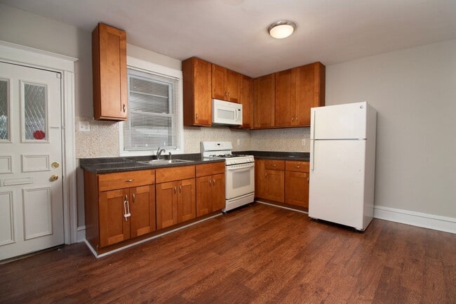 2828 Bridge St in Philadelphia, PA - Building Photo - Building Photo