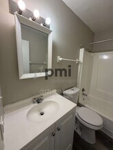 828 Whitethorne Ave in Columbus, OH - Building Photo - Building Photo