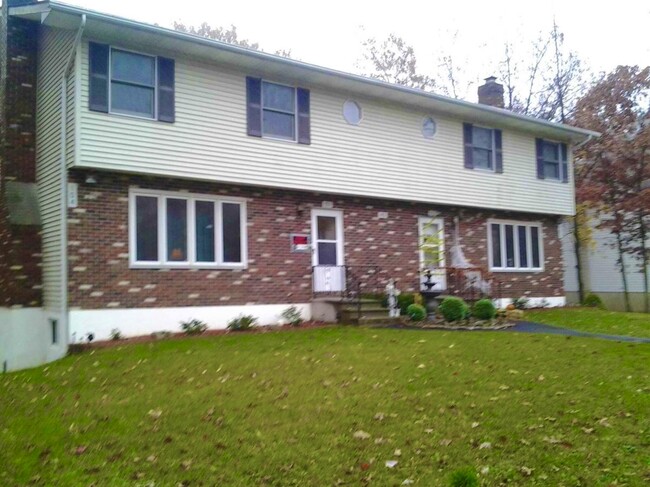 40 Mountain Dr in Mt Pocono, PA - Building Photo - Building Photo