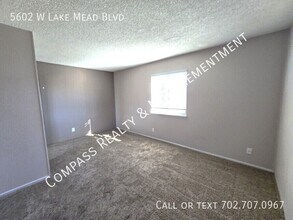 5602 W Lake Mead Blvd in Las Vegas, NV - Building Photo - Building Photo
