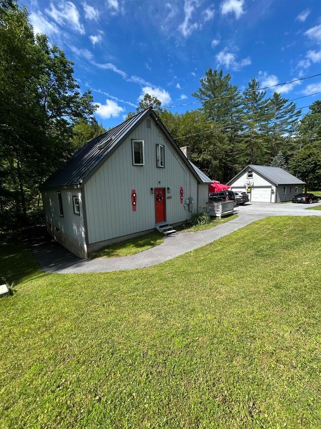 4027 Vermont Rte 100 in Wardsboro, VT - Foto de edificio - Building Photo