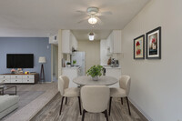 Creekside Village Apartments in Escondido, CA - Building Photo - Building Photo