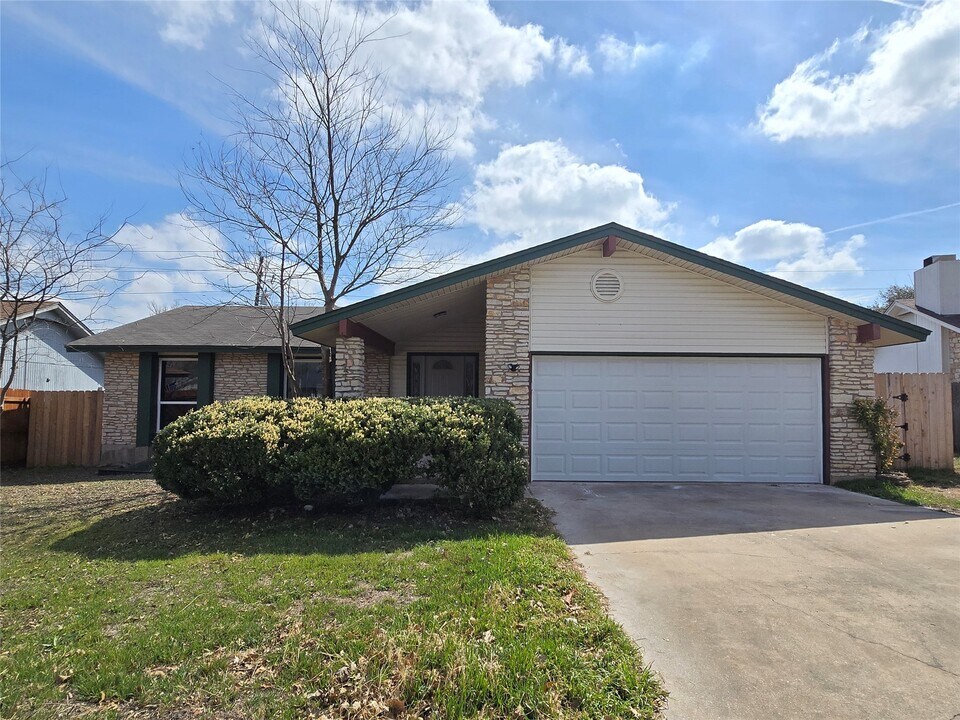 12013 Grey Rock Ln in Austin, TX - Building Photo