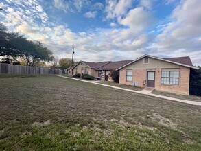 Trinity Oaks in Kirby, TX - Foto de edificio - Interior Photo