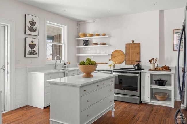 7 McKinstry Pl in Hudson, NY - Foto de edificio - Building Photo