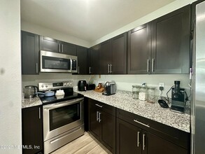 1318 Ellis Rd S in Jacksonville, FL - Building Photo - Building Photo