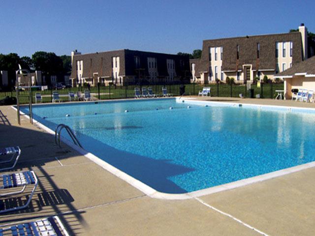 Inverness Apartments in Westville, NJ - Foto de edificio