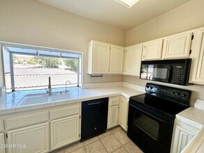 672 Indian Oak Ln in Oak Park, CA - Building Photo - Building Photo