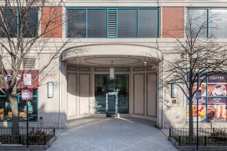 340 W Superior St in Chicago, IL - Building Photo - Building Photo