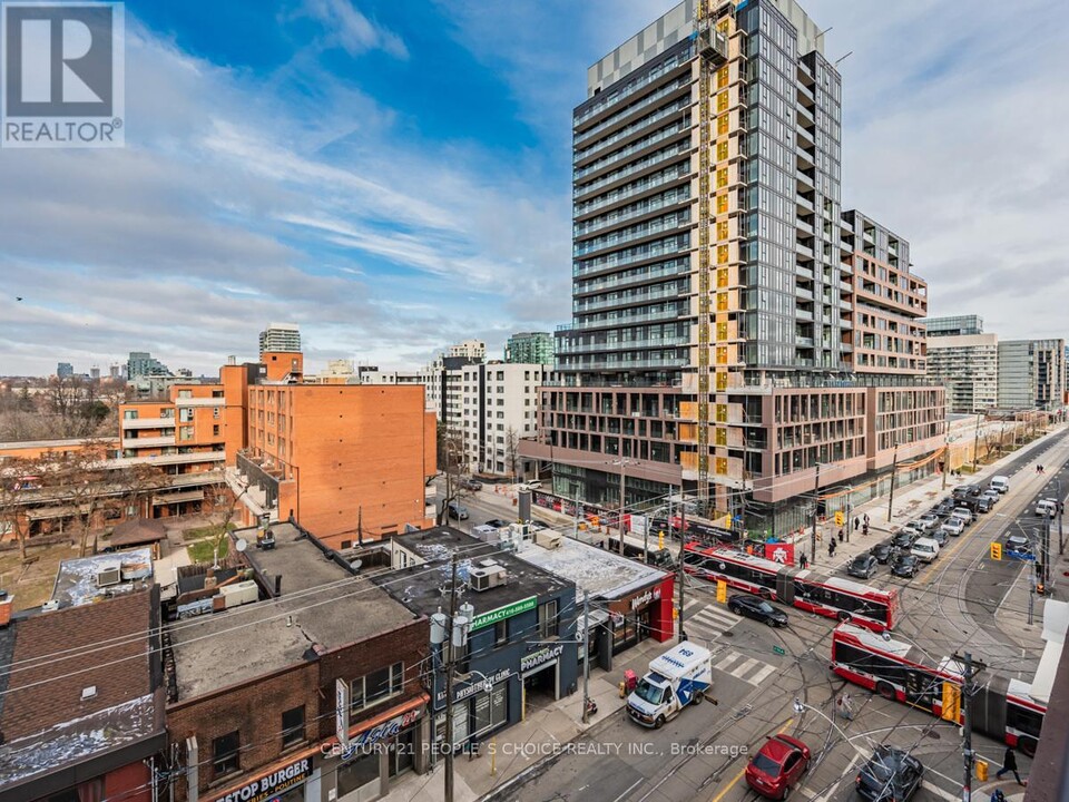 270-270 Dufferin St in Toronto, ON - Building Photo