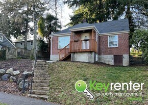 348 Harvard Ave in Fircrest, WA - Building Photo