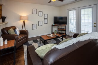 Student Quarters Johnson City in Johnson City, TN - Foto de edificio - Interior Photo
