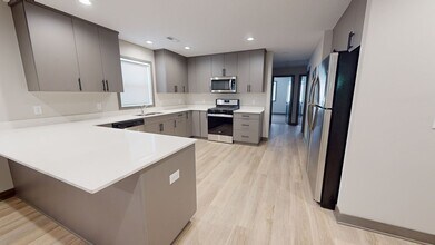 1800 Como Ave SE in Minneapolis, MN - Building Photo - Building Photo