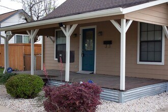 208 Shaw St in Taylor, TX - Building Photo - Building Photo