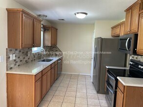 511 Brookfield Dr in Centerton, AR - Building Photo - Building Photo